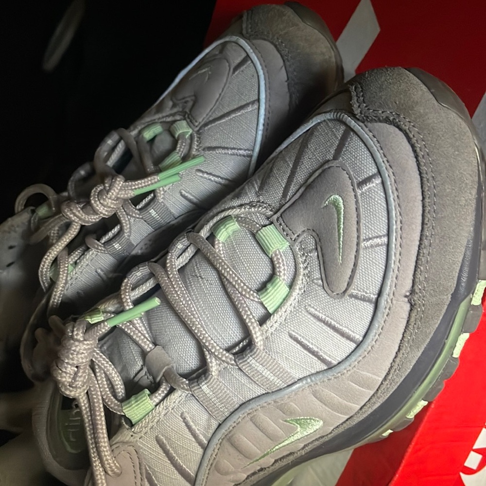 Nike Airmax 98 Size 8 Women; size 10